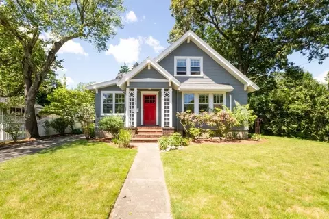 711 Webster St, Needham, MA 02492