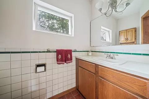 Bath - 51 Warren Ave, Milton, MA 02186 photo 2 of 2