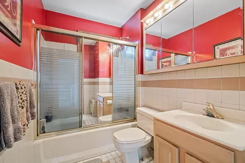 Bath - 51 Warren Ave, Milton, MA 02186 photo 1 of 2