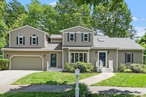 10 Bayberry Ln, Beverly, MA 01915