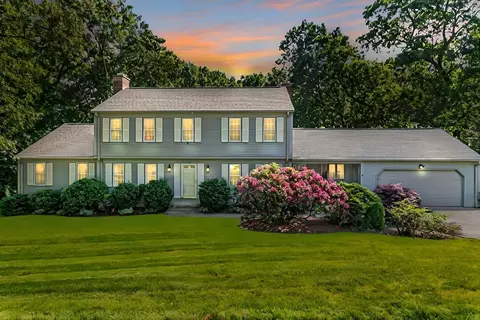 72 Concord Rd, Longmeadow, MA 01106