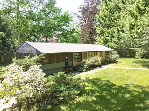 45 Courtland St, Holliston, MA 01746