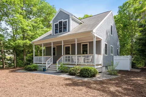 305 Monomoscoy Rd, Mashpee, MA 02649 photo 4