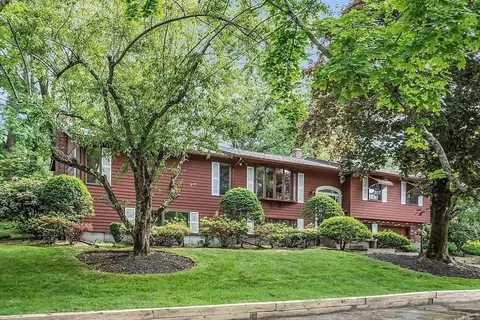 4 Belfast Rd, Peabody, MA 01960
