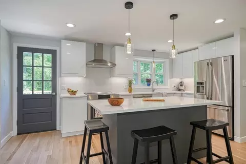 9 Lowry Rd, Framingham, MA 01701
