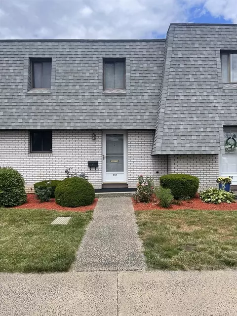 212 Beekman Dr #212, Agawam, MA 01001