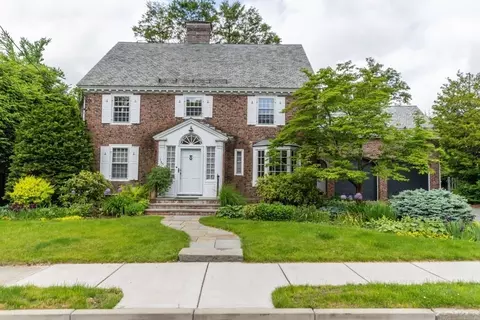 125 Cedar St, Newton, MA 02459