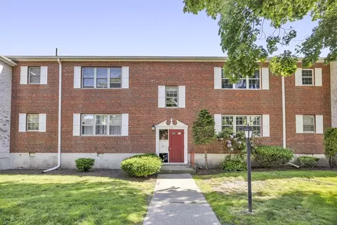 10 Lake Shore Ct #4, Boston, MA 02135