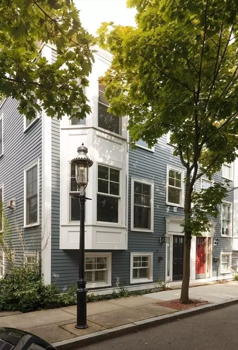 31 Prospect St, Charlestown, MA 02129