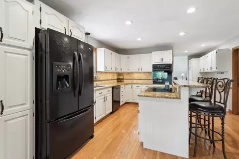 4 Lilah Ln, Reading, MA 01867 photo 7