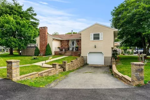 1 Morningside Dr, Woburn, MA 01801