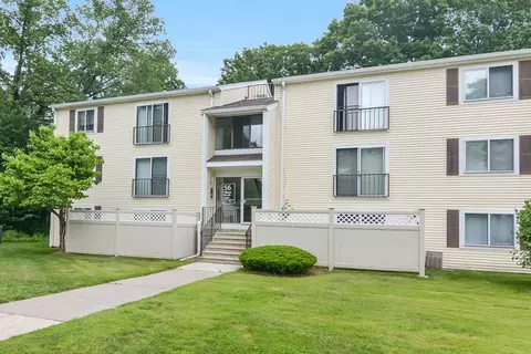 56 Village Brook Ln #12, Natick, MA 01760