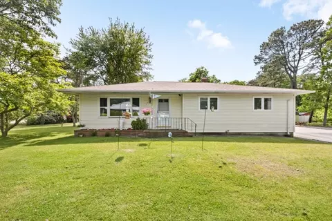 2 Shawnee Dr, Buzzards Bay, MA 02532