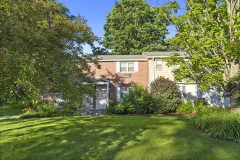 61 Village Green Dr #61, North Andover, MA 01845