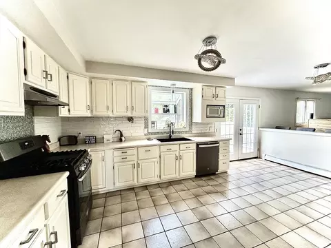 2 Sunset Ln, Fairhaven, MA 02719 photo 6