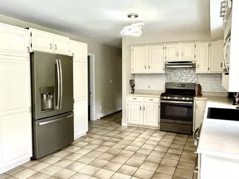 2 Sunset Ln, Fairhaven, MA 02719 photo 5