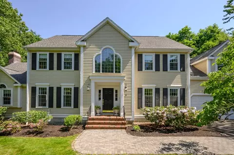 8 Loew Cir, Milton, MA 02186