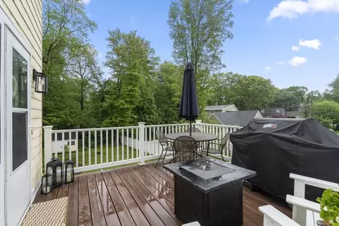Exterior - 21 Brown Dr, Walpole, MA 02081 photo 4 of 8