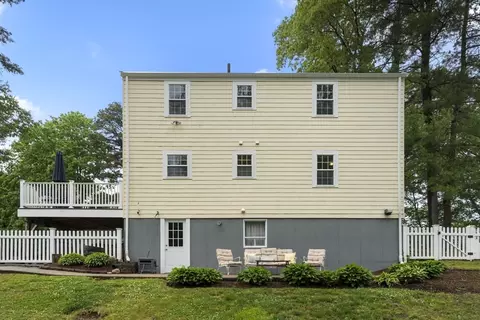 Exterior - 21 Brown Dr, Walpole, MA 02081 photo 5 of 8