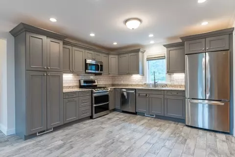 49 East St, Upton, MA 01568 photo 7