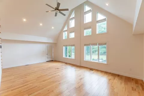 49 East St, Upton, MA 01568 photo 6