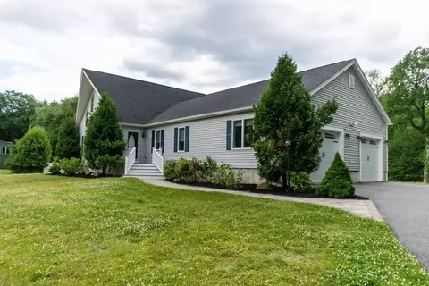 49 East St, Upton, MA 01568 photo 2
