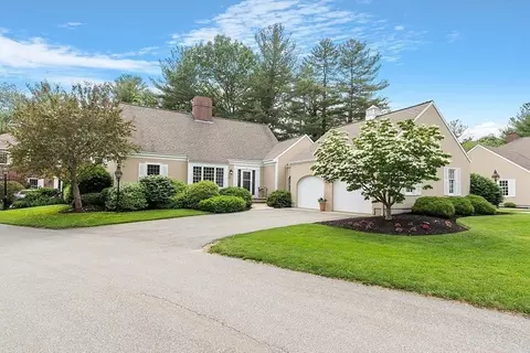 47 Martingale Ln #47, Andover, MA 01810