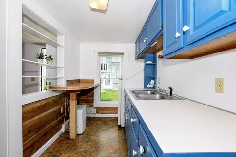 Kitchen - 8 Tomahawk Dr, Wareham, MA 02538 photo 7 of 8