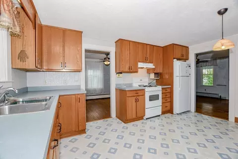 Kitchen - 8 Tomahawk Dr, Wareham, MA 02538 photo 3 of 8