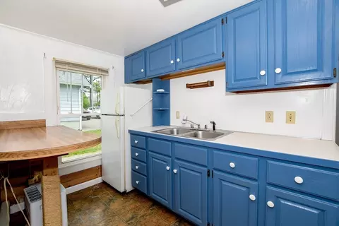Kitchen - 8 Tomahawk Dr, Wareham, MA 02538 photo 6 of 8