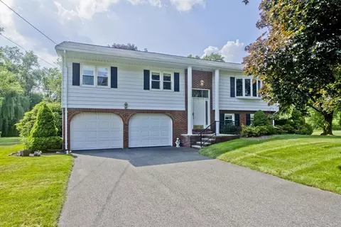 10 Old Carriage Dr, Wilbraham, MA 01095