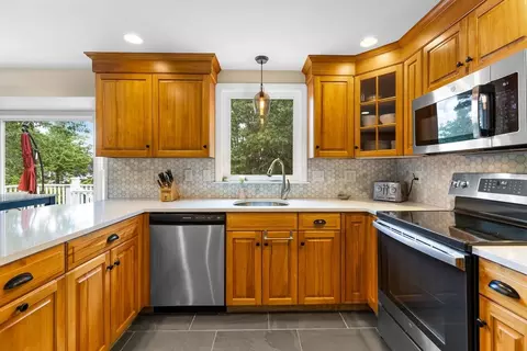 Kitchen - 40 Crestview Dr, Millis, MA 02054 photo 3 of 5