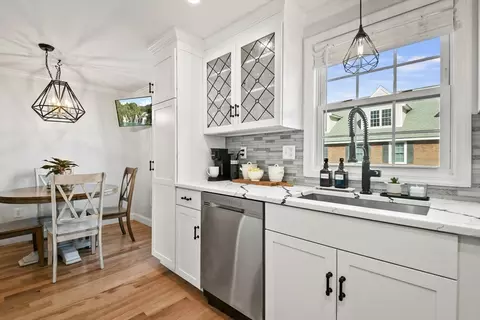 40 Andrews St #B, Lowell, MA 01852