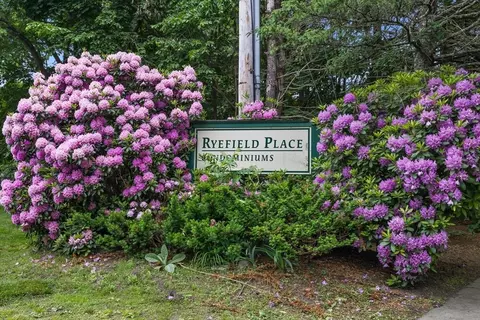 8 Longmeadow Dr #11, Rowley, MA 01969