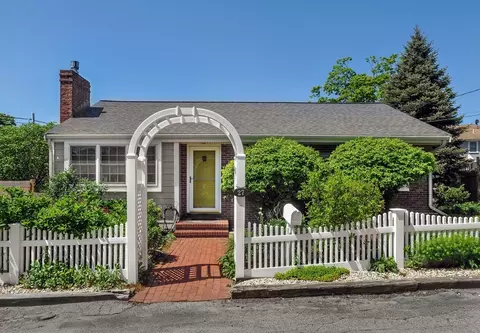 27 Atlantic House Rd, Hull, MA 02045