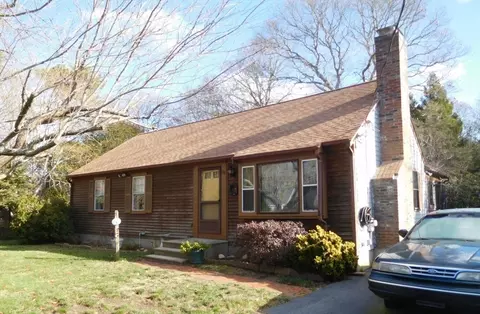 28 Wagon Ln, Barnstable, MA 02601