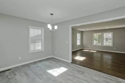 27 Brooks St, Springfield, MA 01109 photo 6