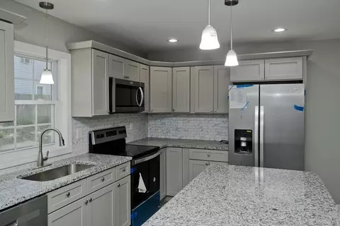 27 Brooks St, Springfield, MA 01109 photo 9