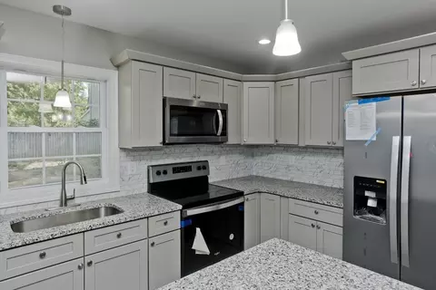 27 Brooks St, Springfield, MA 01109 photo 8
