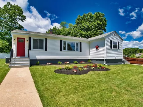 12 Washington St, Westport, MA 02790