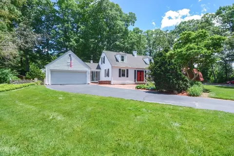 115 Oakcrest Dr, Framingham, MA 01701