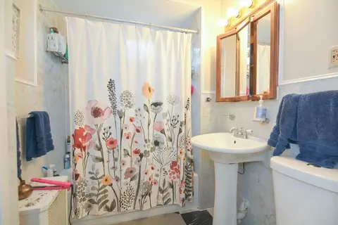 Bath - 94 Browne St, Brookline, MA 02446 photo 4 of 5