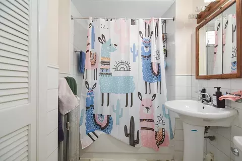 Bath - 94 Browne St, Brookline, MA 02446 photo 3 of 5