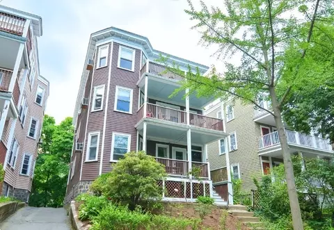 94 Browne St, Brookline, MA 02446