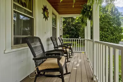 17 Chestnut St, Hatfield, MA 01038