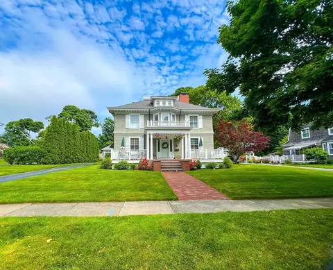28 Holmes Ter, Plymouth, MA 02360
