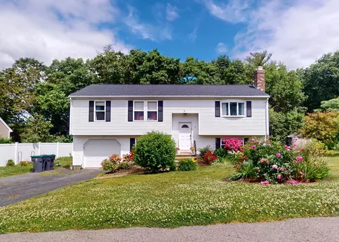 12 Redmen Dr, Natick, MA 01760