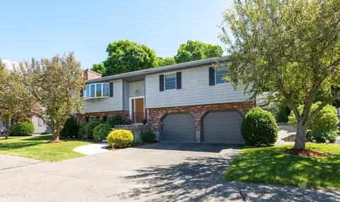 29 Ellen Rd, Stoneham, MA 02180