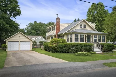 60 Maple St, Hamilton, MA 01982