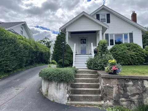 8 Dickerman Ln, Braintree, MA 02184 photo 2